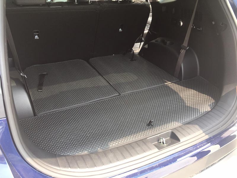 Lắp đặt thảm lót sàn ô tô bằng cao su xe Huyndai santafe 2019 lót cốp xe